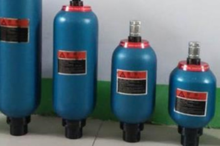 蓄能器為什么不能水平安裝?理由很簡(jiǎn)單!