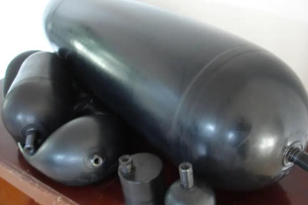 管路式蓄能器和纏繞式蓄能器區(qū)別在哪?